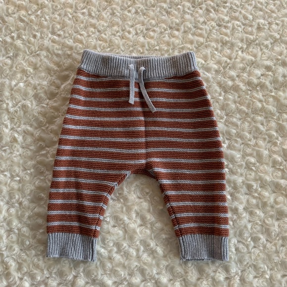 Size 6 Months Carter’s Baby Lion Sweater and Striped Pants Set - Picture 6 of 9